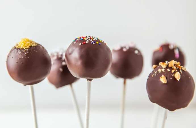 Weihnachtliche Cake Pops – Ein Genuss am Stiel